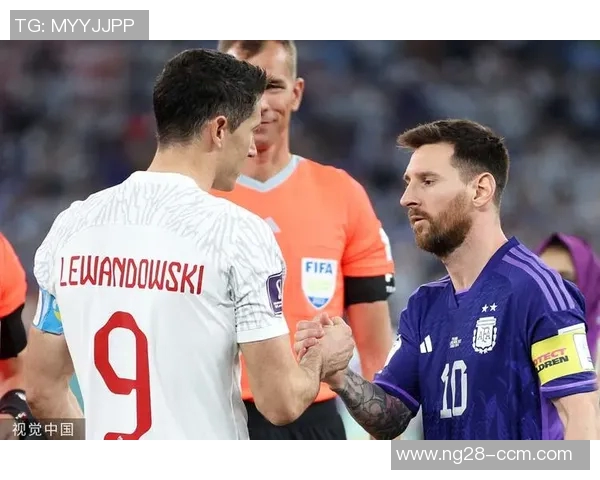 波多黎各歌手洋基老爹亲临阿根廷训练营与梅西等球员亲密合影