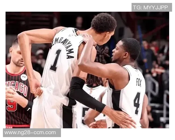 福克斯盛赞文班防守独特之处提升队友信心与进攻侵略性