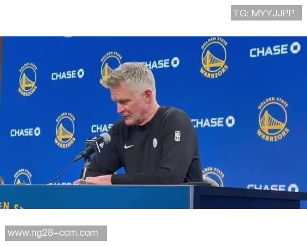 科尔赞库里神奇进球难以判罚展现篮球魅力与技巧 科尔赞库里神奇进球难以判罚展现篮球魅力与技巧