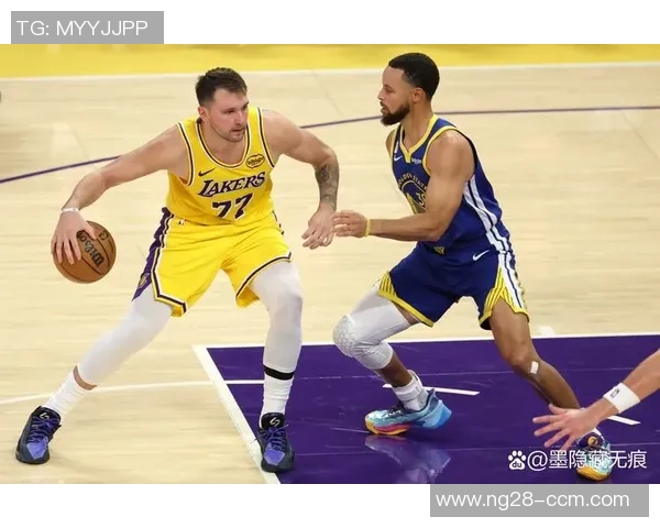 詹姆斯与东契奇同场25湖人本赛季保持全胜战绩7场不败